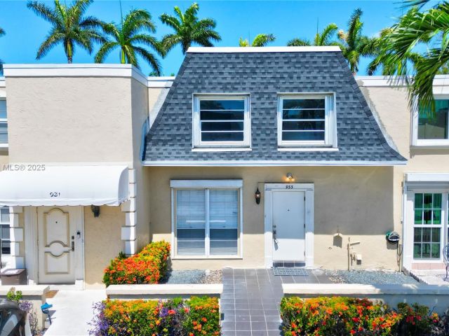 Продажа дома по адресу 933 NE 24th Ave 169 - фото 6201921