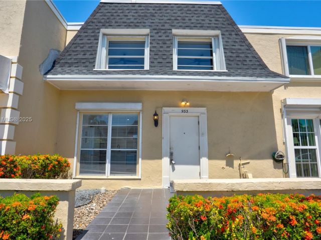 Продажа дома по адресу 933 NE 24th Ave 169 - фото 6201926