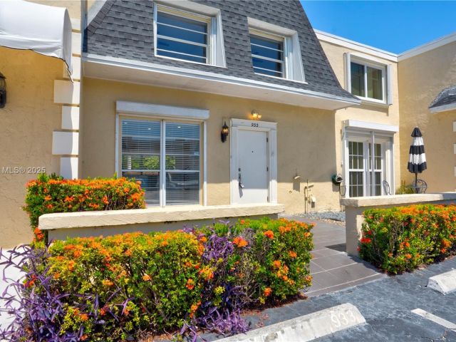 Продажа дома по адресу 933 NE 24th Ave 169 - фото 6201927