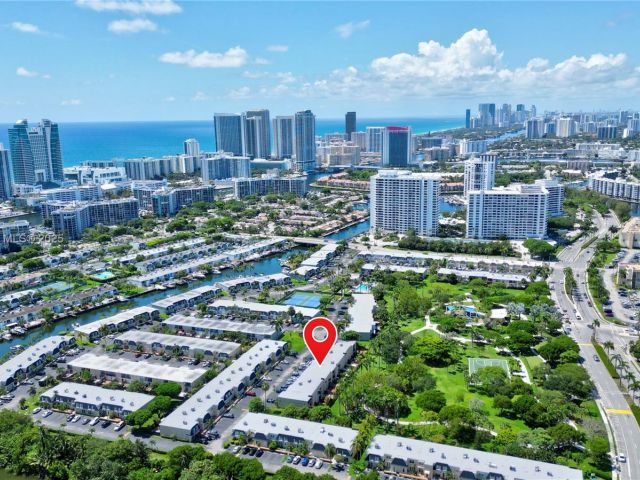 Продажа дома по адресу 933 NE 24th Ave 169 - фото 6201930