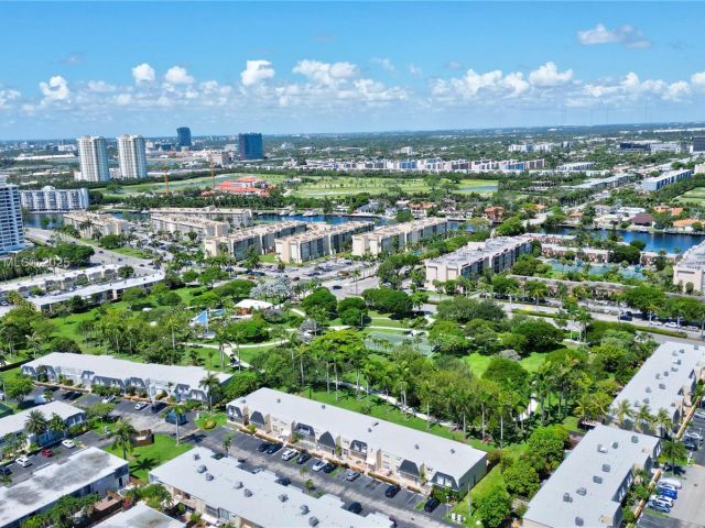 Продажа дома по адресу 933 NE 24th Ave 169 - фото 6201931