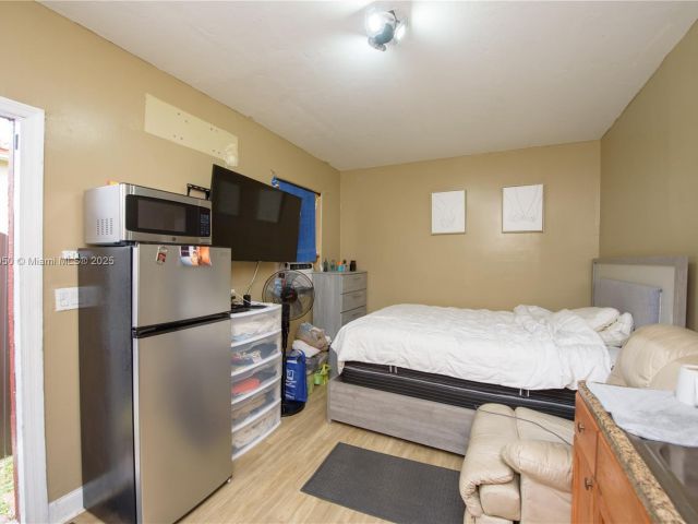 Продажа дома по адресу 916 NW 3rd Ave - фото 6208279