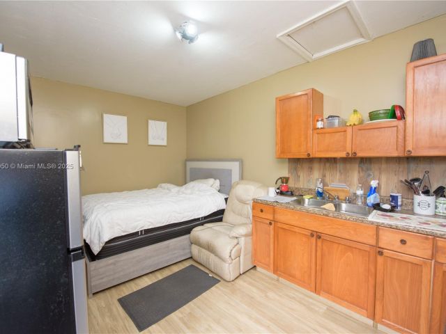 Продажа дома по адресу 916 NW 3rd Ave - фото 6208280