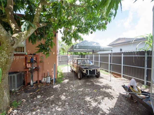 Продажа дома по адресу 916 NW 3rd Ave - фото 6208281