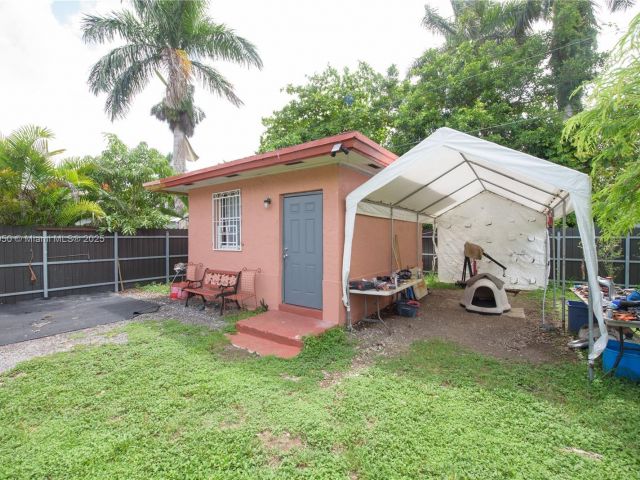 Продажа дома по адресу 916 NW 3rd Ave - фото 6208282