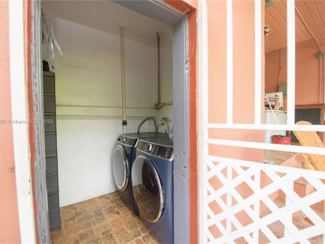 Продажа дома по адресу 916 NW 3rd Ave - фото 6208285