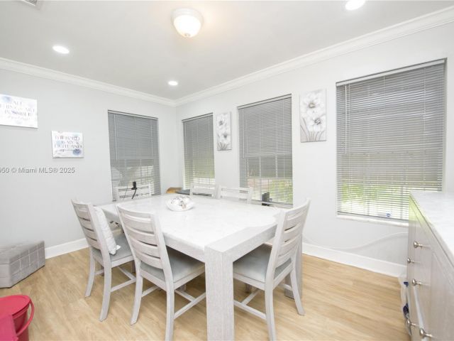 Продажа дома по адресу 916 NW 3rd Ave - фото 6208286