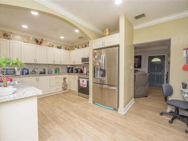 Продажа дома по адресу 916 NW 3rd Ave - фото 6208289