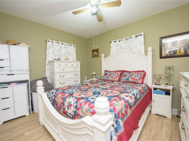 Продажа дома по адресу 916 NW 3rd Ave - фото 6208291