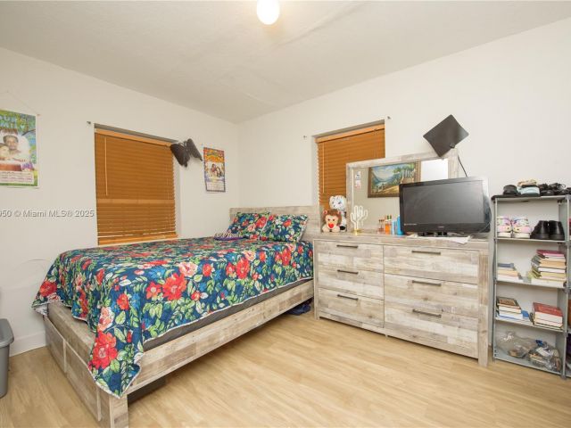 Продажа дома по адресу 916 NW 3rd Ave - фото 6208292