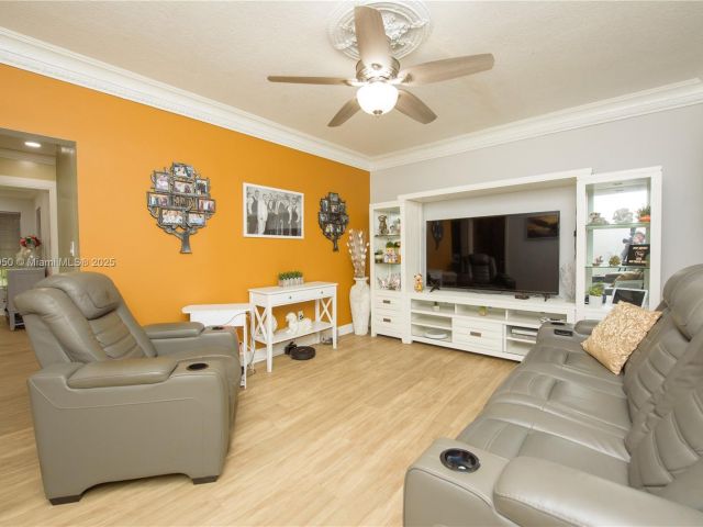 Продажа дома по адресу 916 NW 3rd Ave - фото 6208295