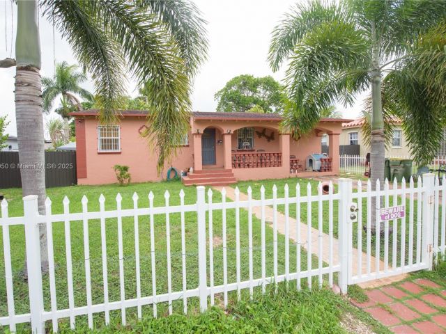 Продажа дома по адресу 916 NW 3rd Ave - фото 6208296