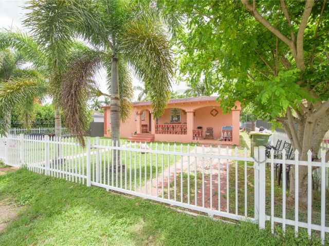 Продажа дома по адресу 916 NW 3rd Ave - фото 6208297