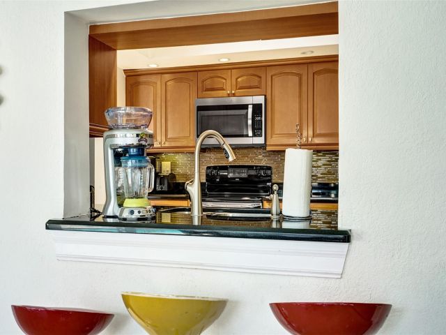 Дом в аренду по адресу 2051 CORAL REEF DR - фото 6202010