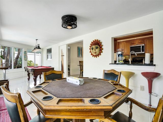 Дом в аренду по адресу 2051 CORAL REEF DR - фото 6202011