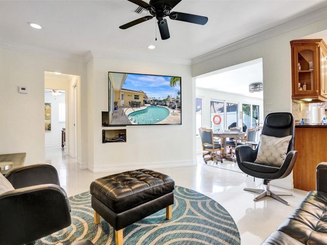 Дом в аренду по адресу 2051 CORAL REEF DR - фото 6202013