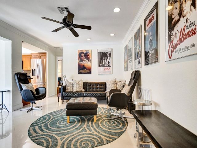 Дом в аренду по адресу 2051 CORAL REEF DR - фото 6202014