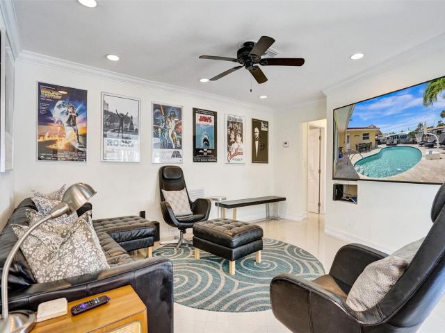 Дом в аренду по адресу 2051 CORAL REEF DR - фото 6202016