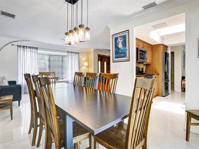 Дом в аренду по адресу 2051 CORAL REEF DR - фото 6202021