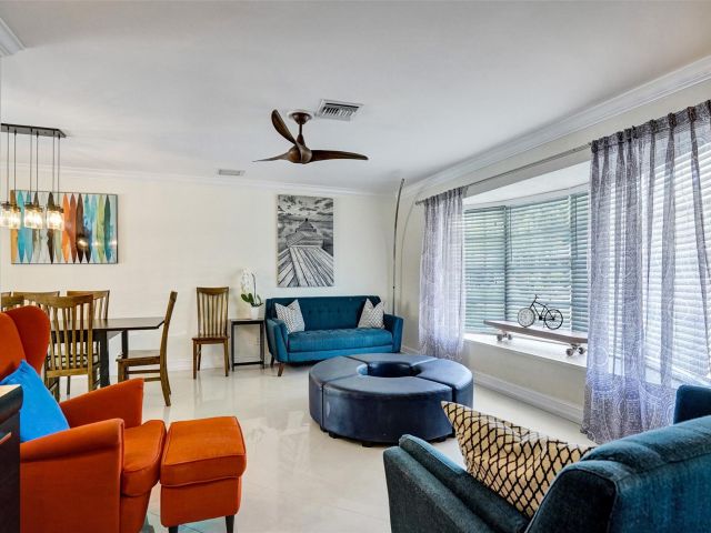 Дом в аренду по адресу 2051 CORAL REEF DR - фото 6202026