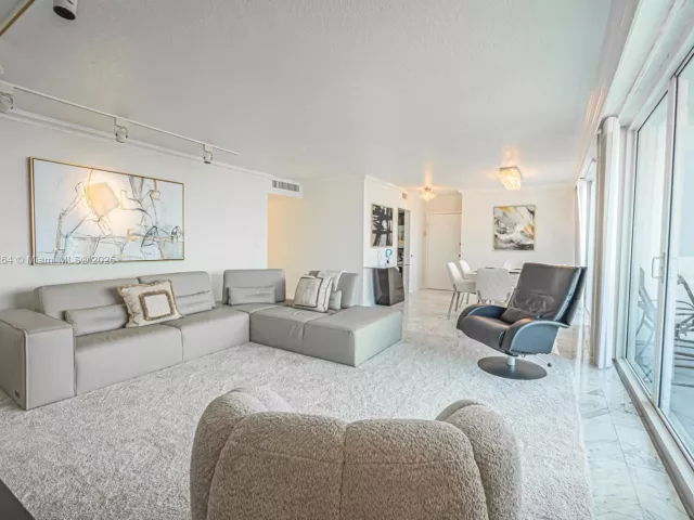 Продажа квартиры #2126 - фото 6203923