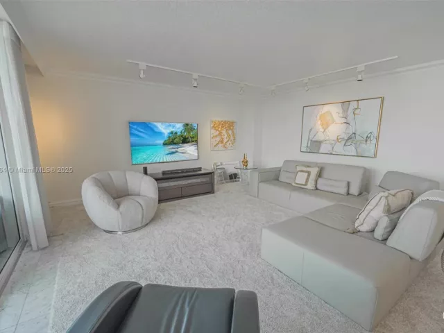 Продажа квартиры #2126 - фото 6203925