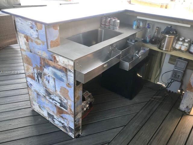 Продажа дома по адресу 2108 NE 24th St - фото 6201873