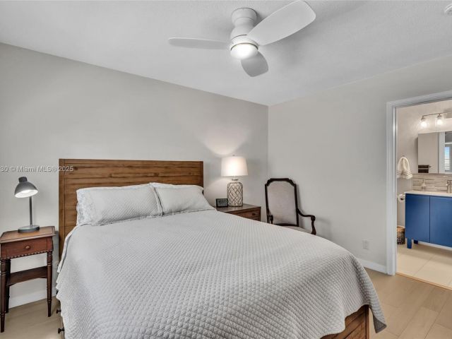 Продажа дома по адресу 2108 NE 24th St - фото 6201878