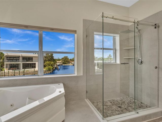 Продажа дома по адресу 2108 NE 24th St - фото 6201880