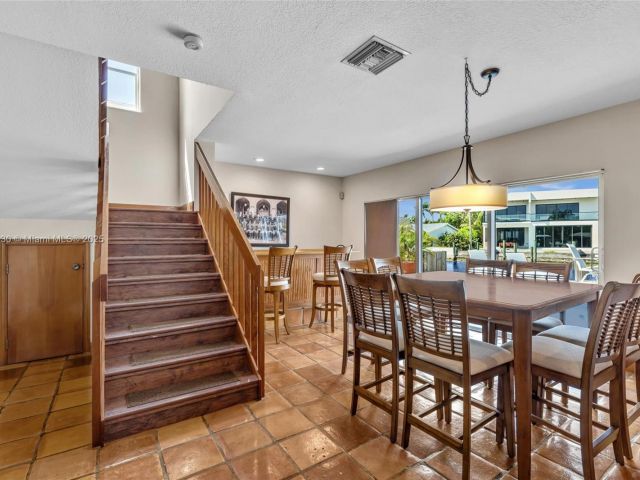 Продажа дома по адресу 2108 NE 24th St - фото 6201882