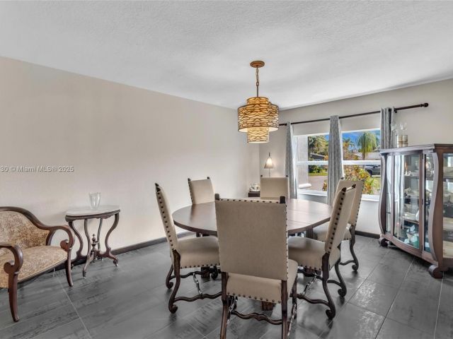 Продажа дома по адресу 2108 NE 24th St - фото 6201884