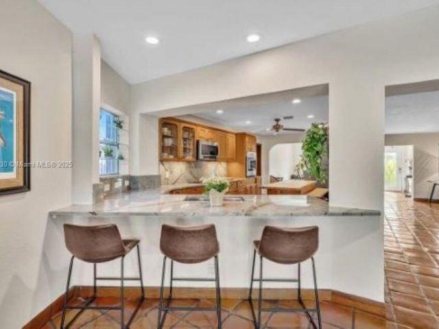 Продажа дома по адресу 2108 NE 24th St - фото 6201885