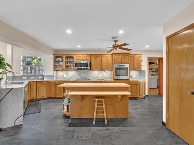 Продажа дома по адресу 2108 NE 24th St - фото 6201887