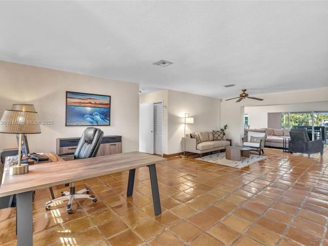 Продажа дома по адресу 2108 NE 24th St - фото 6201888