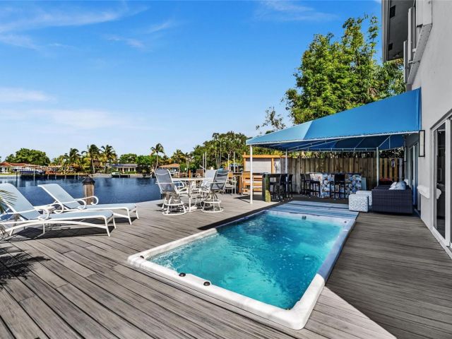 Продажа дома по адресу 2108 NE 24th St - фото 6201890