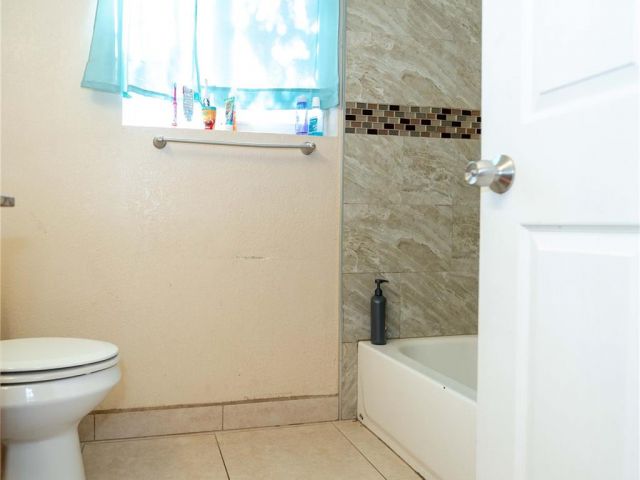 Продажа дома по адресу 2430 NW 13 ST - фото 6202163