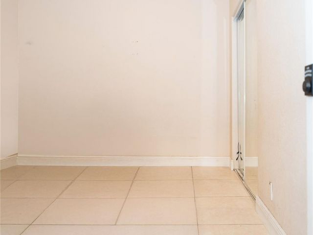 Продажа дома по адресу 2430 NW 13 ST - фото 6202167