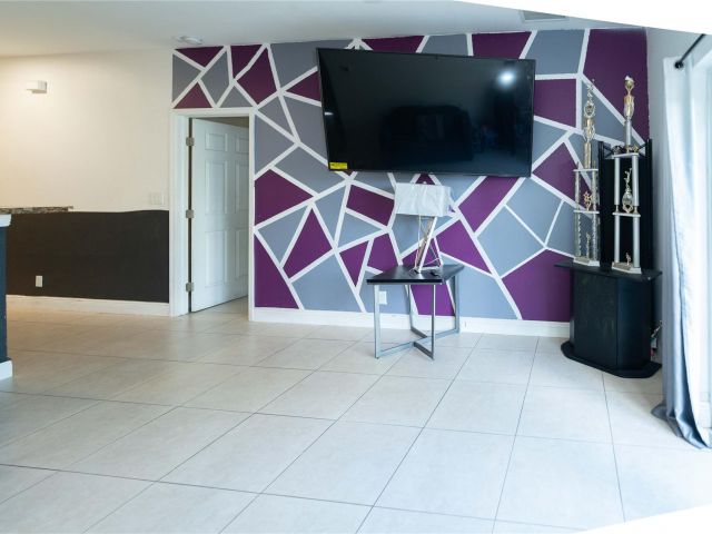 Продажа дома по адресу 2430 NW 13 ST - фото 6202170