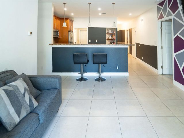 Продажа дома по адресу 2430 NW 13 ST - фото 6202171