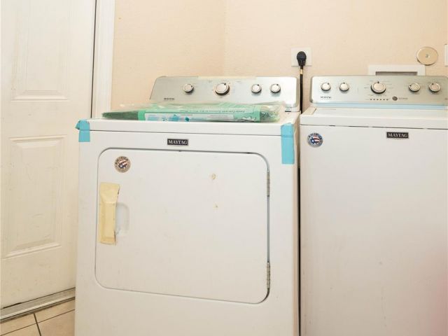 Продажа дома по адресу 2430 NW 13 ST - фото 6202172