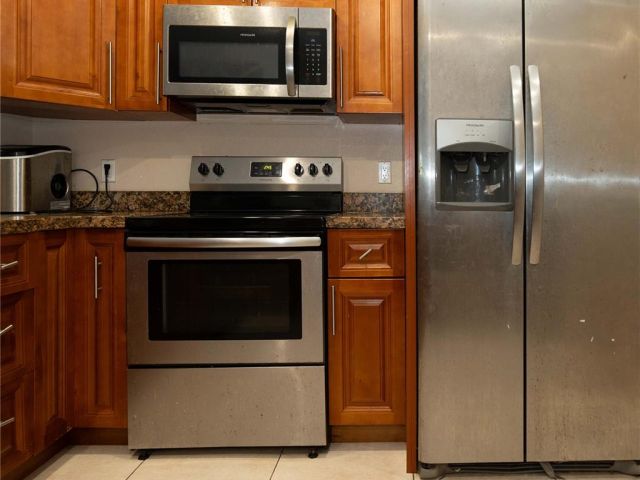 Продажа дома по адресу 2430 NW 13 ST - фото 6202173