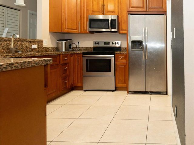 Продажа дома по адресу 2430 NW 13 ST - фото 6202176