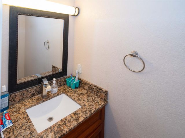 Продажа дома по адресу 2430 NW 13 ST - фото 6202178