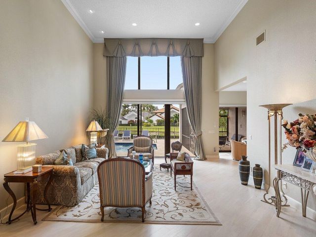 Продажа дома по адресу 17356 Loch Lomond Way - фото 6217063