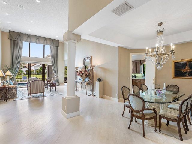 Продажа дома по адресу 17356 Loch Lomond Way - фото 6217064