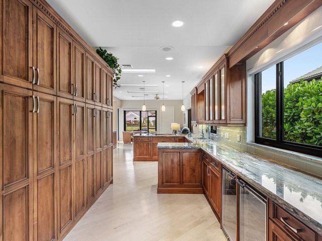 Продажа дома по адресу 17356 Loch Lomond Way - фото 6217067