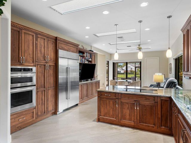 Продажа дома по адресу 17356 Loch Lomond Way - фото 6217068