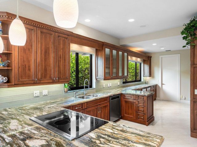 Продажа дома по адресу 17356 Loch Lomond Way - фото 6217071