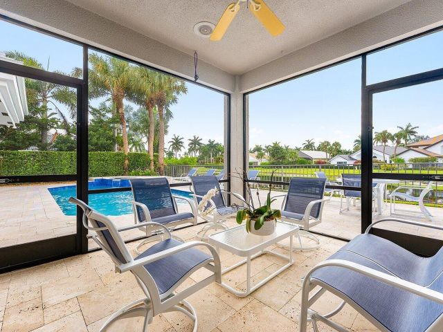 Продажа дома по адресу 17356 Loch Lomond Way - фото 6217073