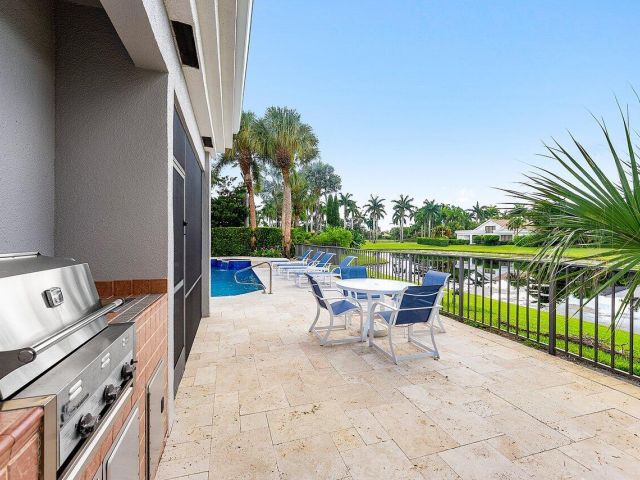 Продажа дома по адресу 17356 Loch Lomond Way - фото 6217074